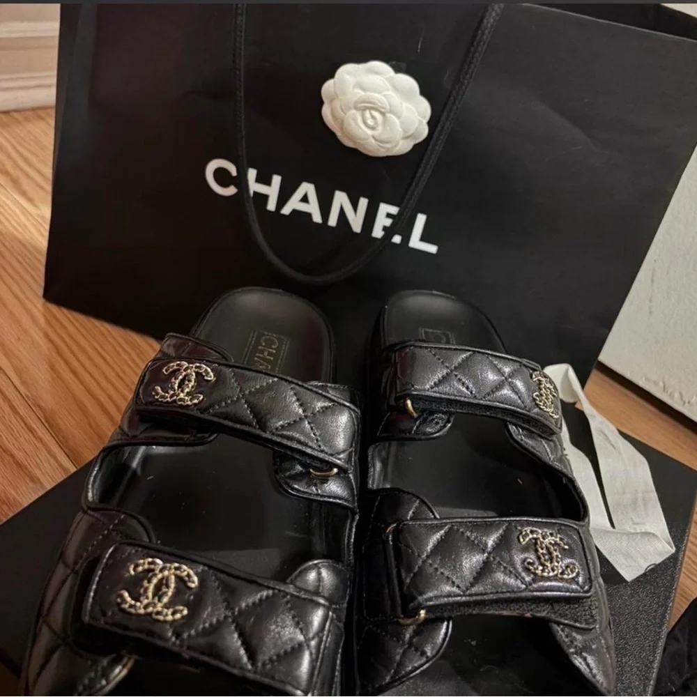 CHANEL Black Quilted Sandals with Gold Details - Picture 6 of 7